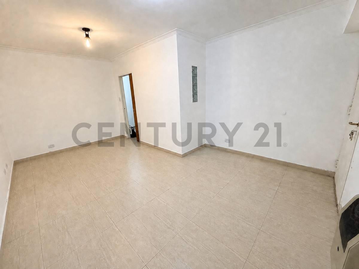 Foto de Venta PH 4 Ambientes con Patio y Terraza Propia Sin Expensas, imagen 1