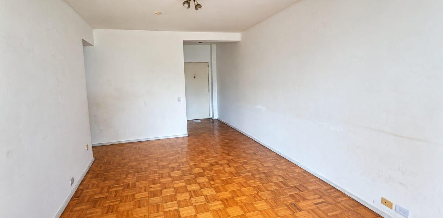 Foto de VENTA | 3 AMBIENTES CON BALCÓN CORRIDO COCHERA FIJA Y BAULERA, imagen 1