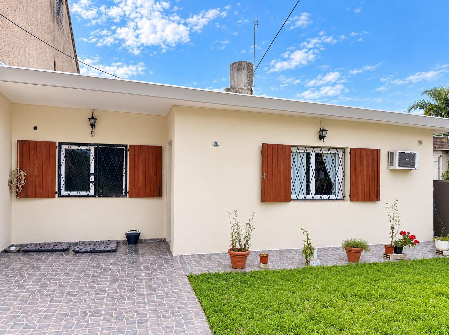Foto de Casa 4 amb. con pileta y quincho en Villa León, Ituzaingó, imagen 3