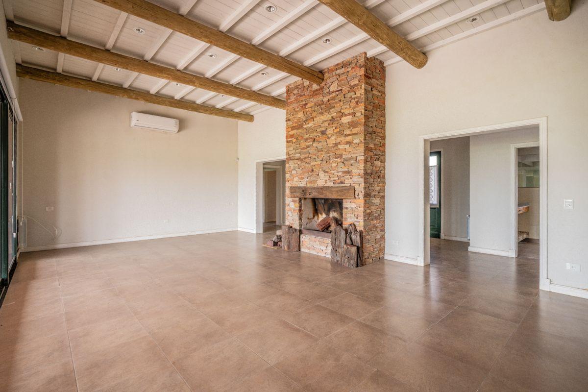 Venta casa 5 ambientes en Carlos Keen