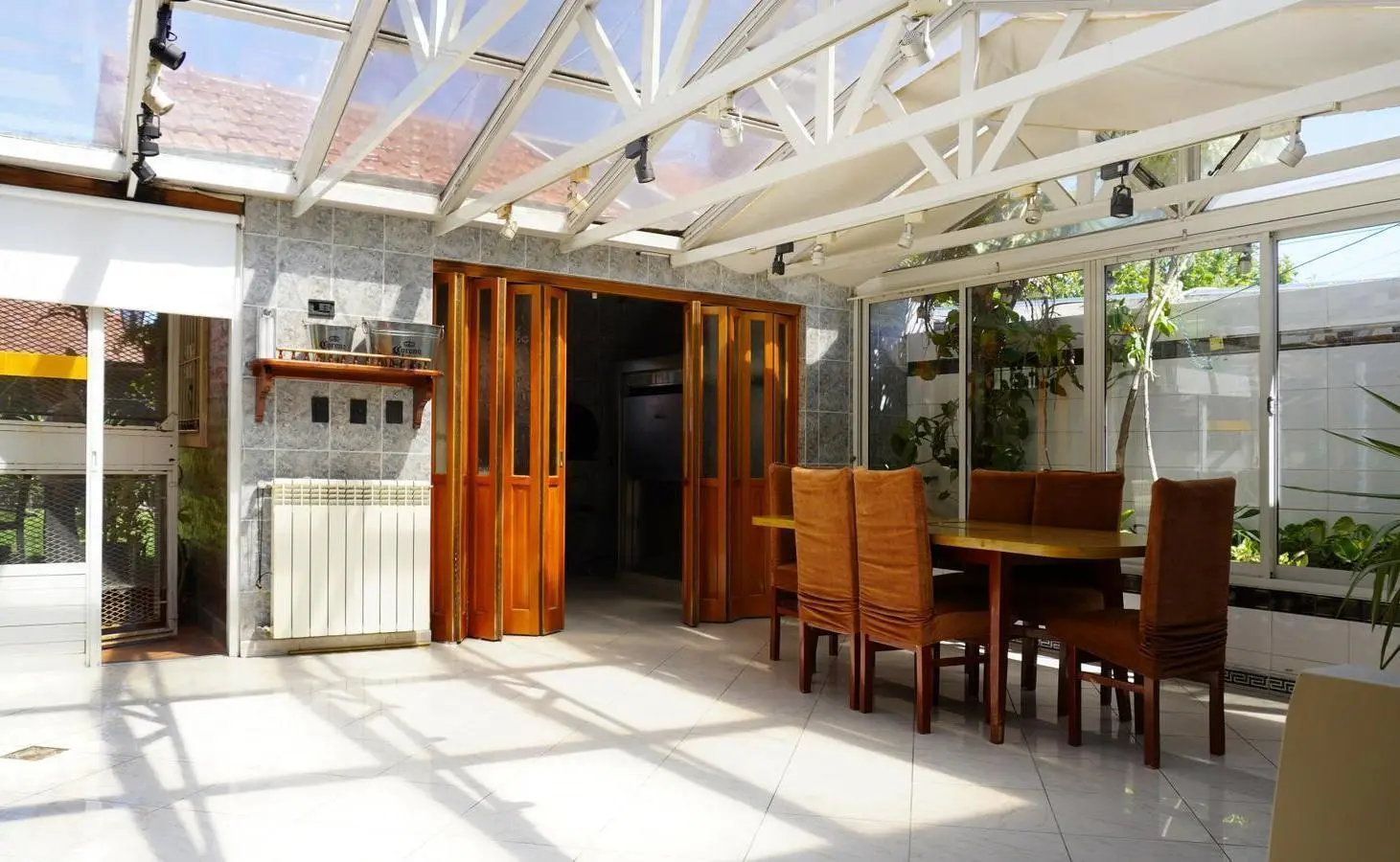 Venta Casa 9 ambientes con Pileta Lomas de Zamora 2