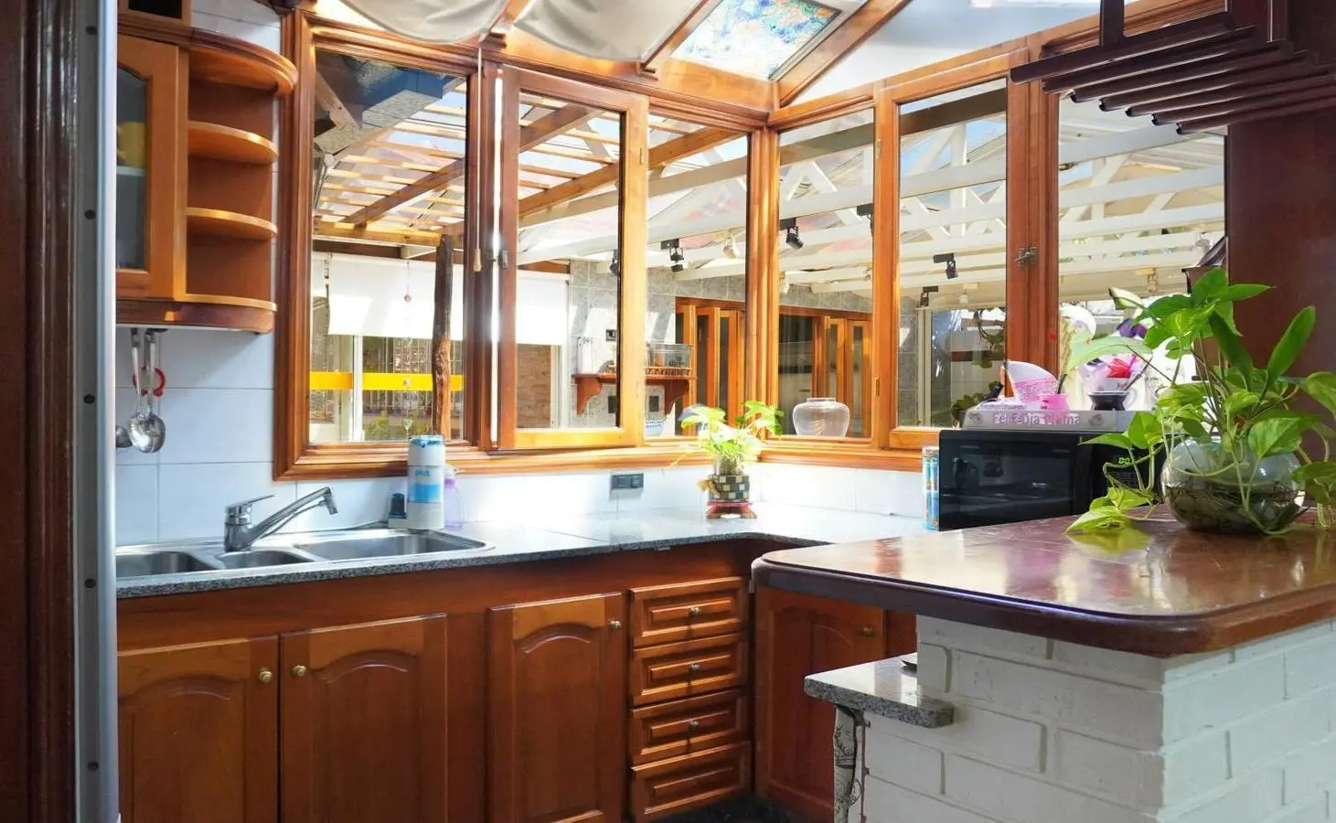 Venta Casa 9 ambientes con Pileta Lomas de Zamora 5