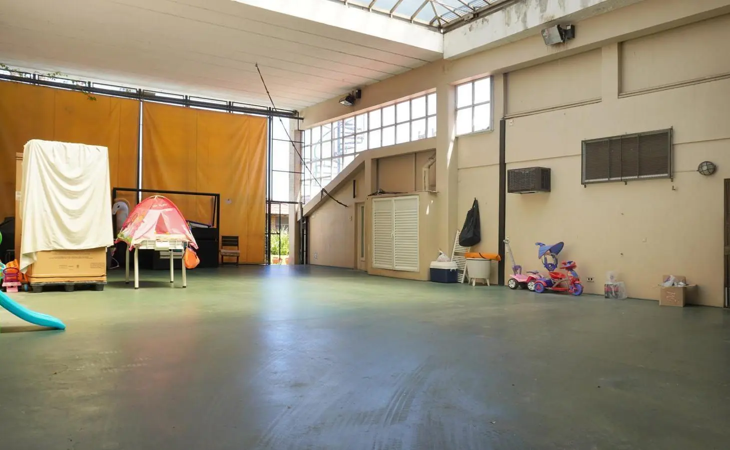 Venta Casa 9 ambientes con Pileta Lomas de Zamora 4