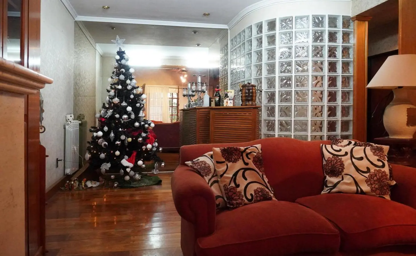 Venta Casa 9 ambientes con Pileta Lomas de Zamora 8