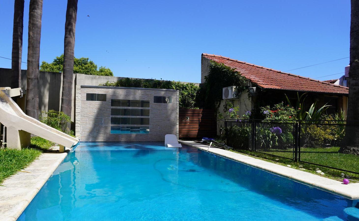 Venta Casa 9 ambientes con Pileta Lomas de Zamora