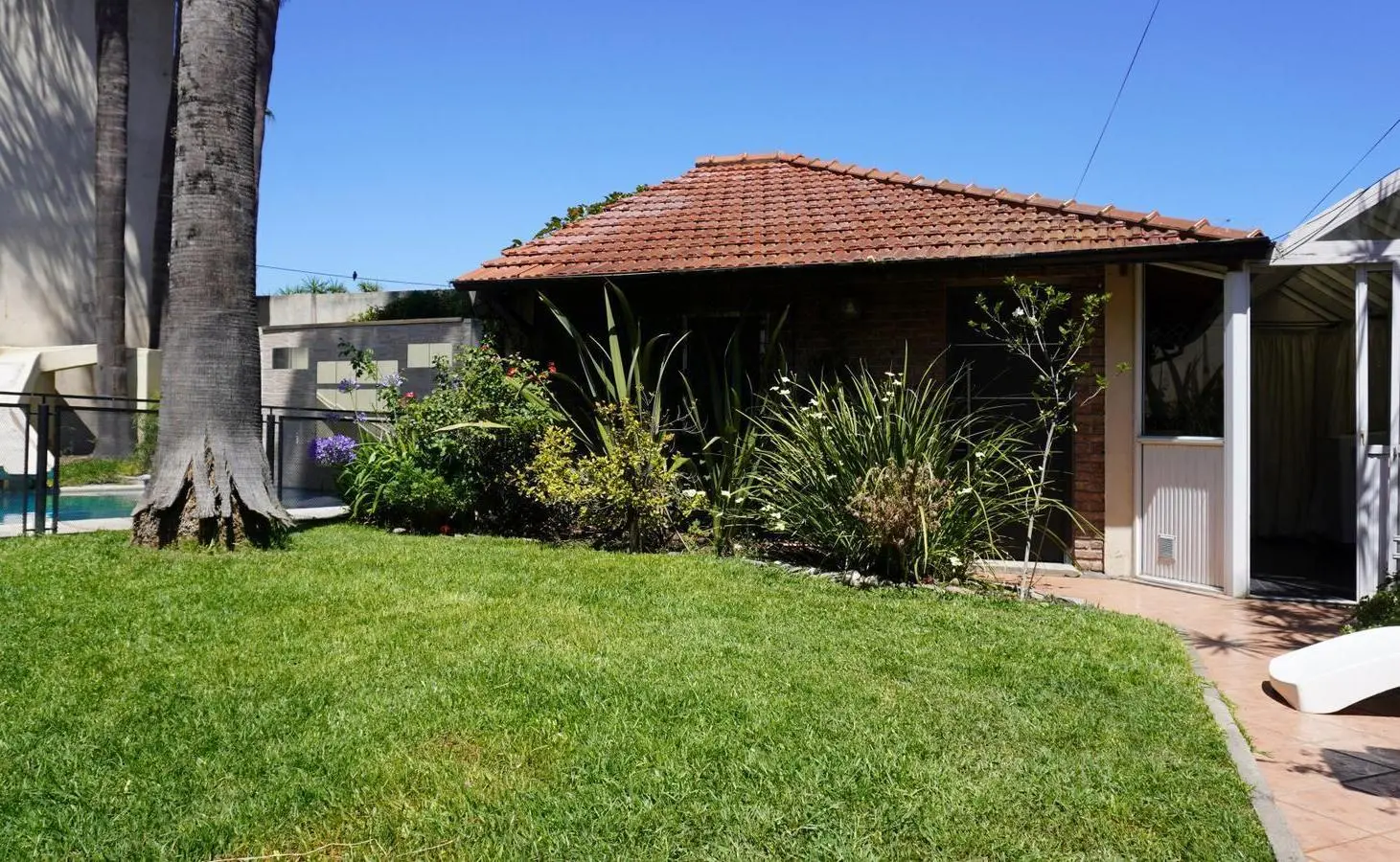 Venta Casa 9 ambientes con Pileta Lomas de Zamora 3