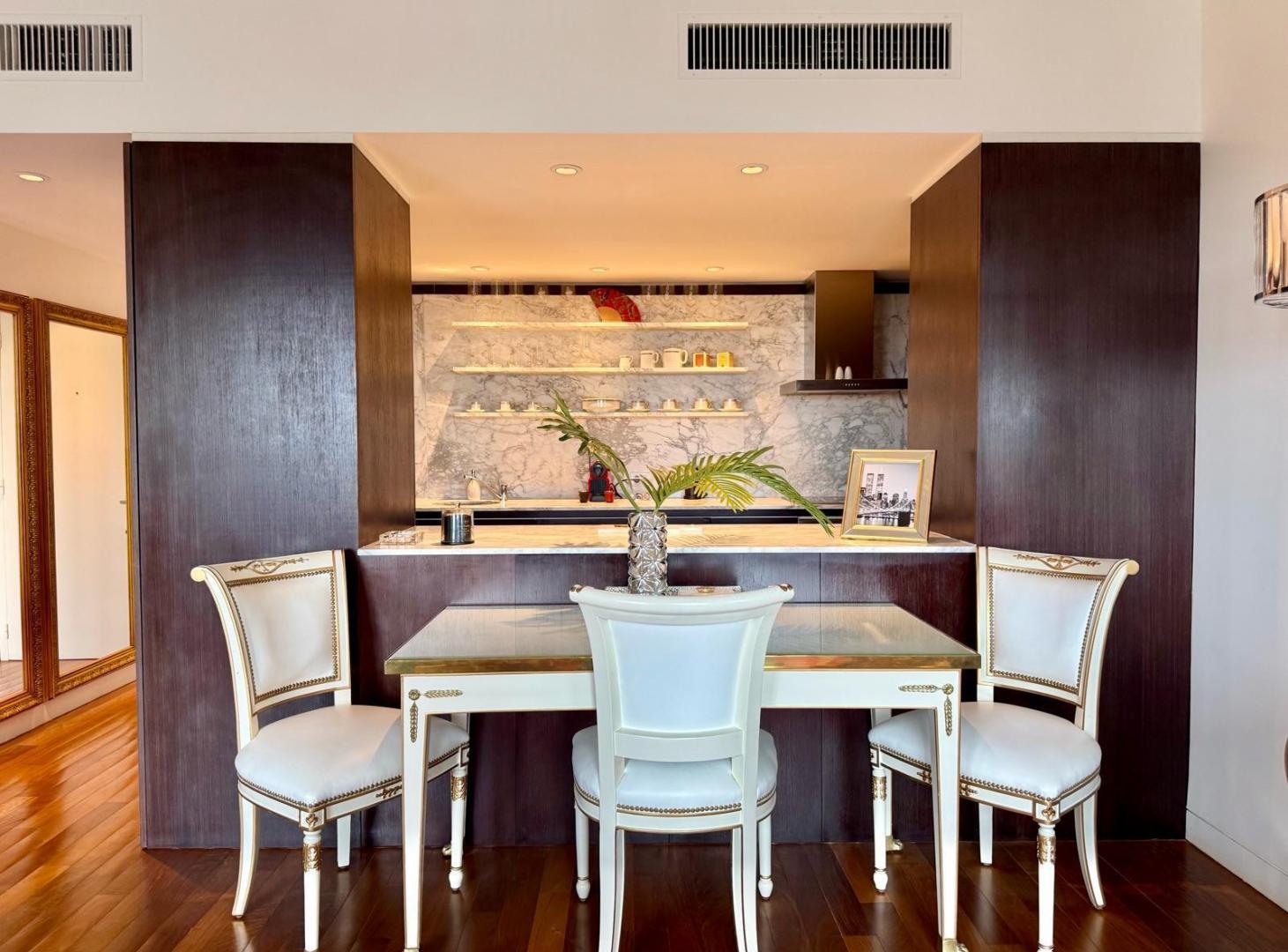 Foto de Departamento 2 ambientes en venta con balcón vista al rio y cochera, imagen 5