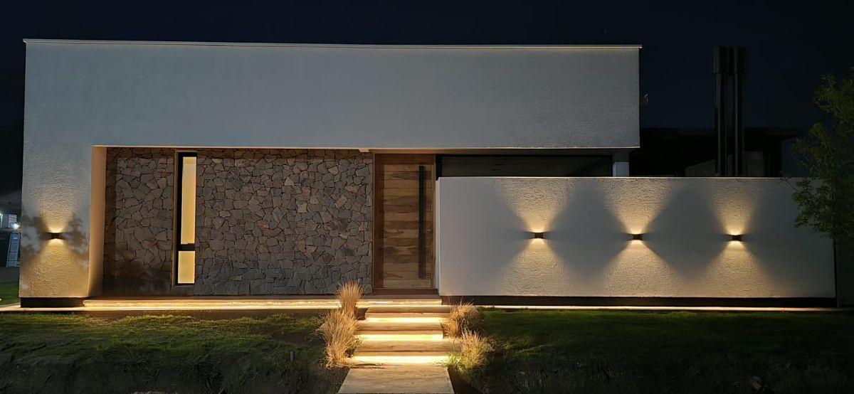 Foto de CASA DE LUJO A ESTRENAR EN BARRIO ALTO PAREDES | 3 DORM. + PISCINA, imagen 4