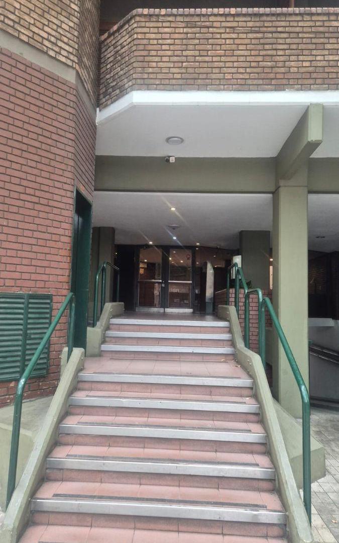 Foto de CENTRICO DE 1 DORMITORIO a metros plaza independencia, imagen 2