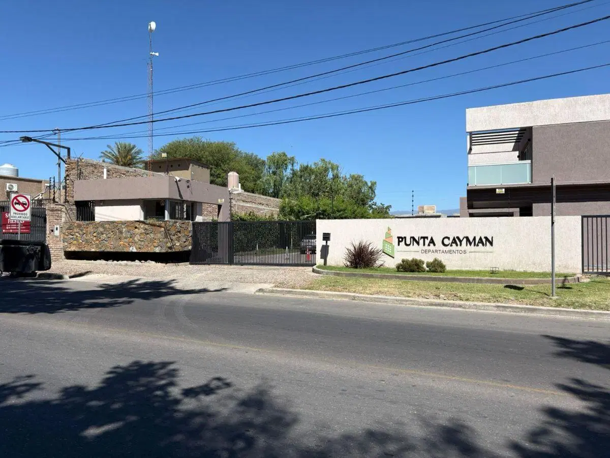 VENTA DE PRESTIGIOSO DUPLEX, COMPLEJO PRIVADO. RODEO DE LA CRUZ-MENDOZA 2