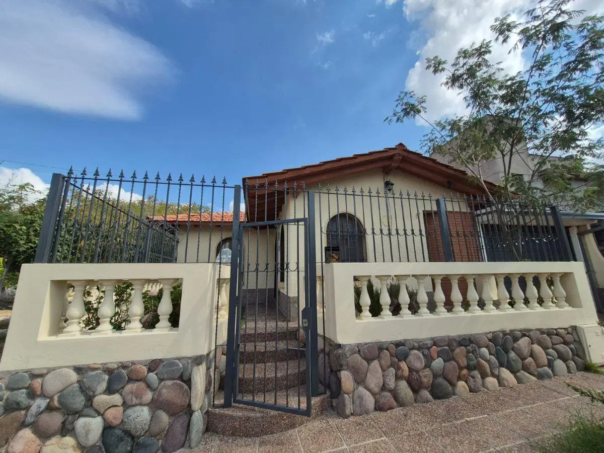 CASA EN VENTA EN CIUDAD DE MENDOZA. 8