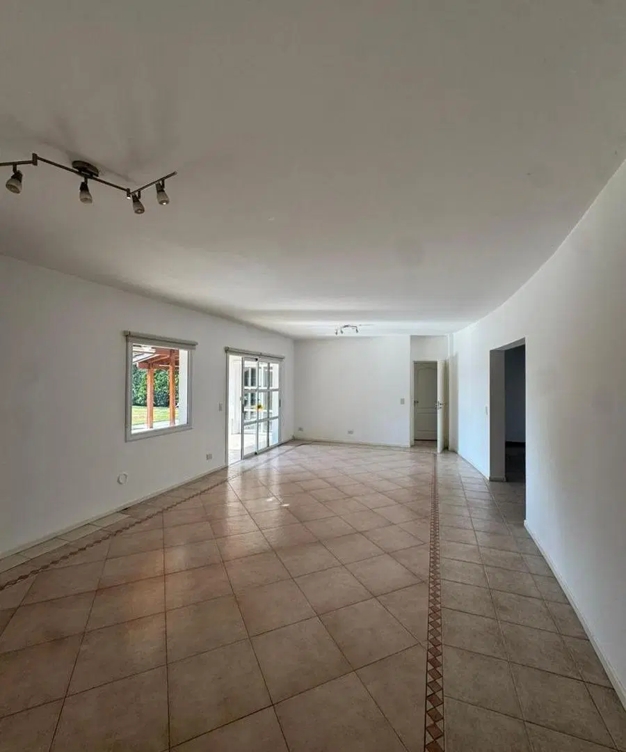 Casa en Alquiler en Campos de Alvarez 4