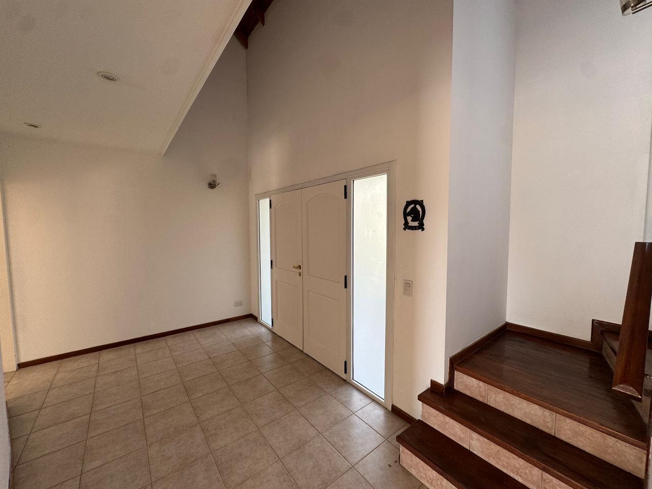 Foto de Casa en Alquiler en Campos de Alvarez, imagen 1