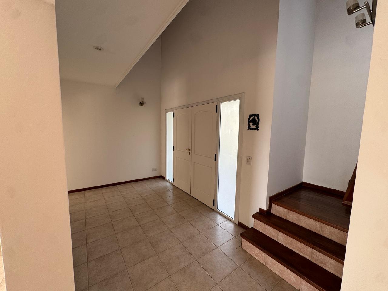 Foto de Casa en Alquiler en Campos de Alvarez, imagen 2