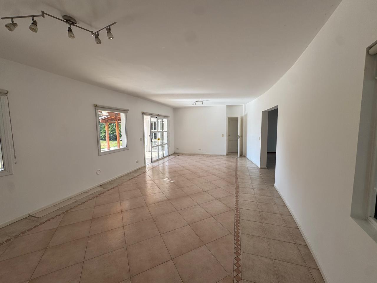 Foto de Casa en Alquiler en Campos de Alvarez, imagen 5