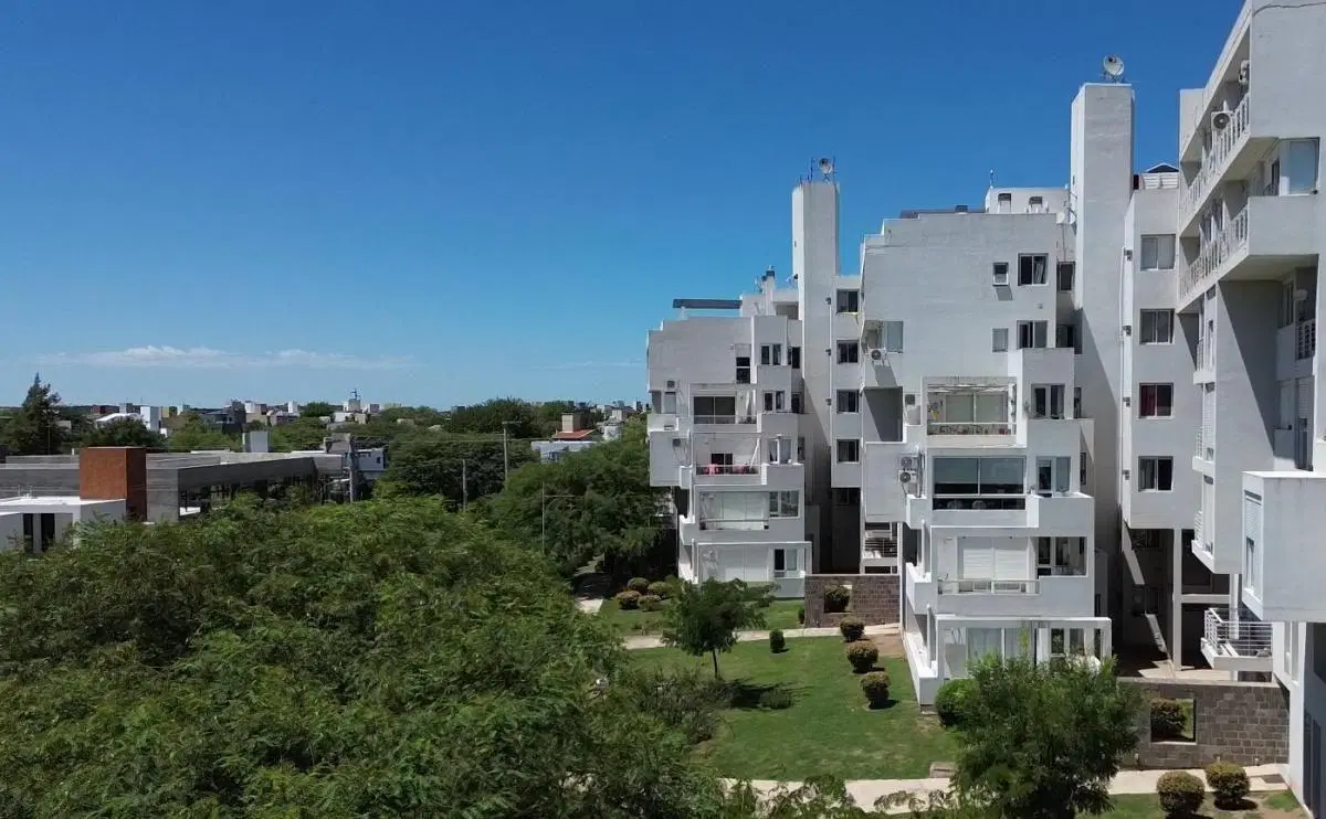 Departamento en Venta | 2 Dormitorios con Cochera | Jardines de La Estanzuela – La Calera 3