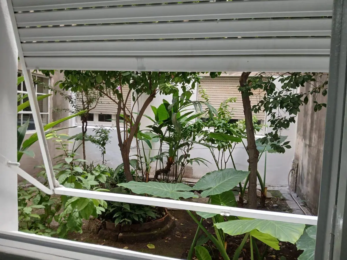 Excelente Dpto. 2 amb. en PB con patio. Luminoso. Con vista a jardín. Refaccionado a nuevo 3