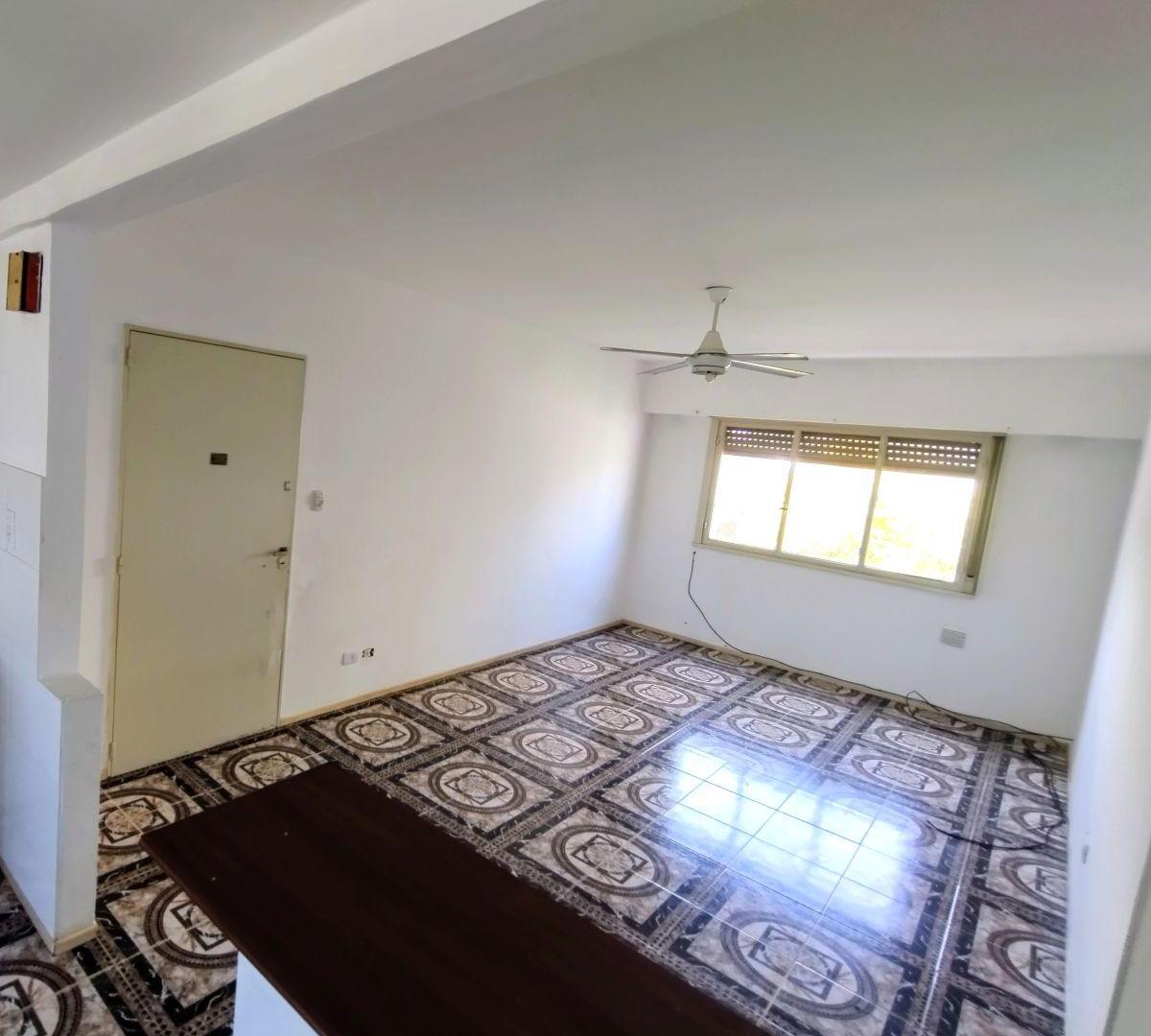 Foto de Departamento de 68 m² con 2 dormitorios en alquiler en Quilmes, imagen 2