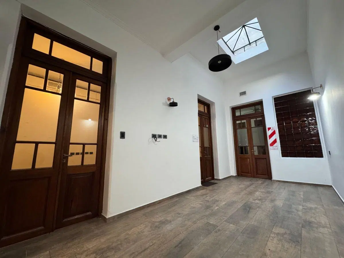 Eje Fundacional. Apto Comercio, Profesional, Instituciones o Vivienda. 4