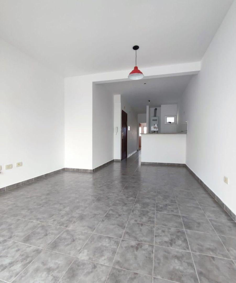 Foto de Excelente Semipiso, centro comercial Calle 12., imagen 1