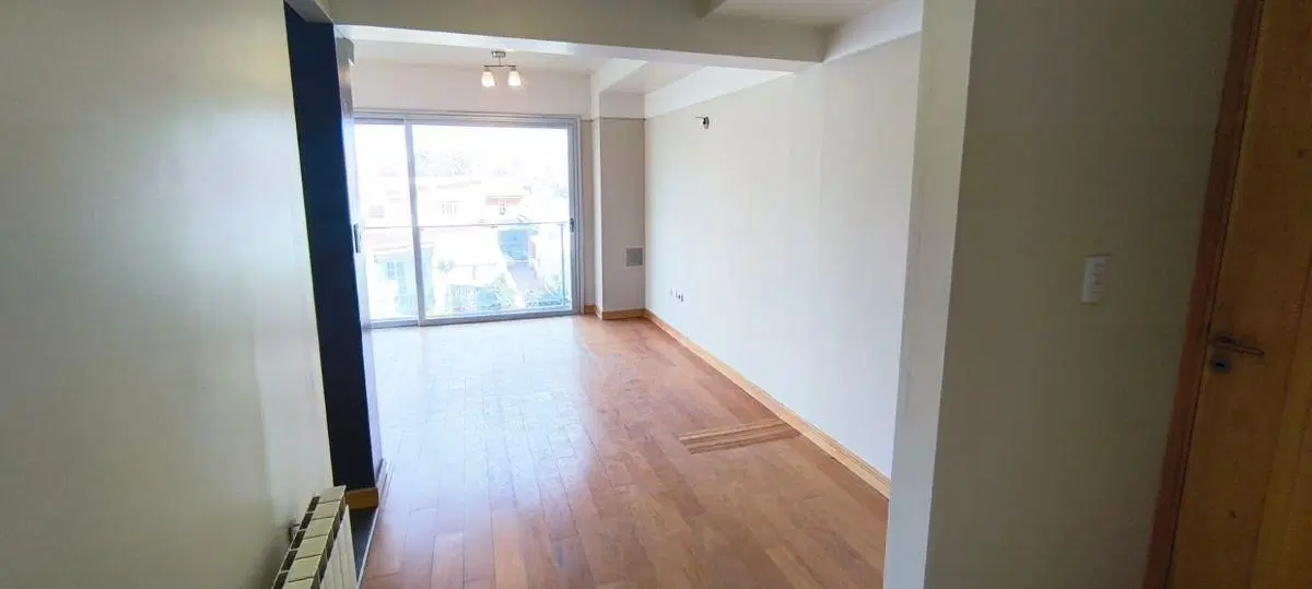 COUNTRY ROADS INMOBILIARIA ALQUILA DEPTO EN QUINTA 8
