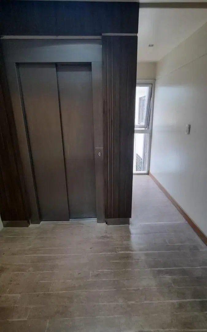 COUNTRY ROADS INMOBILIARIA ALQUILA DEPTO EN QUINTA 3