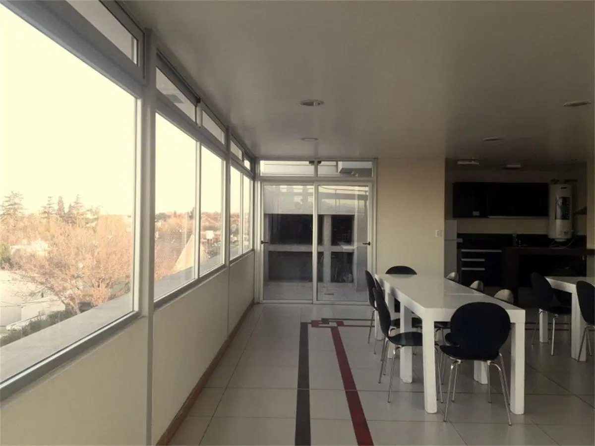 COUNTRY ROADS INMOBILIARIA ALQUILA DEPTO EN QUINTA 5
