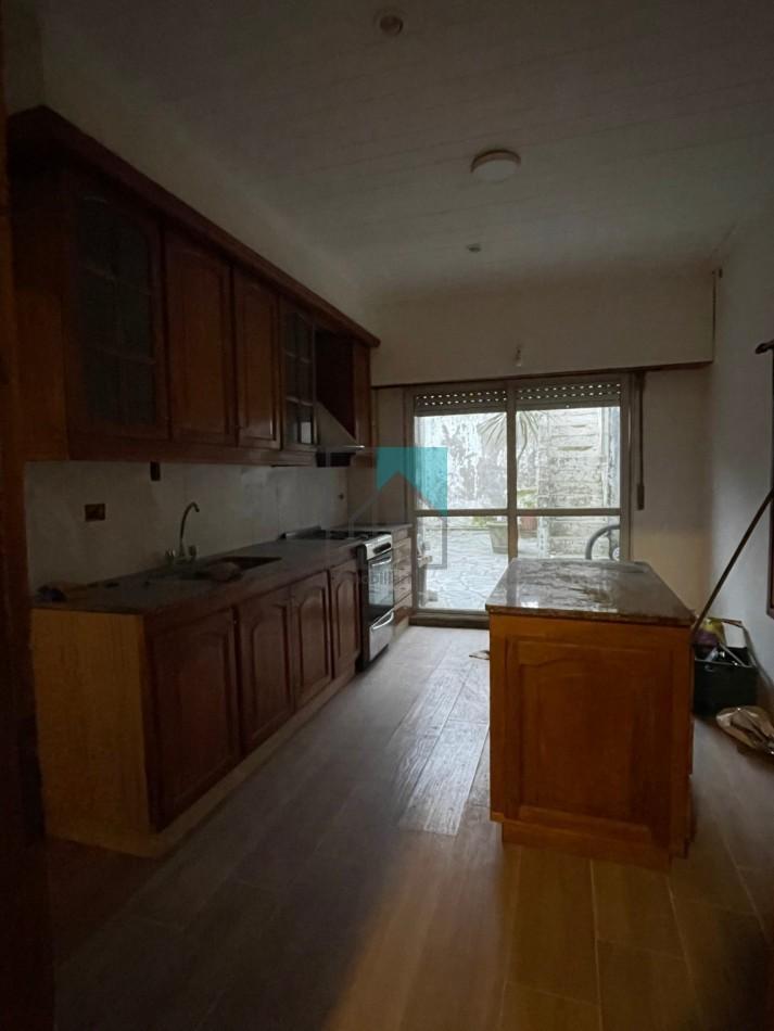 Foto de Venta Casa 4 ambientes c/patio, garage y depto monoambiente sobre lote, imagen 2