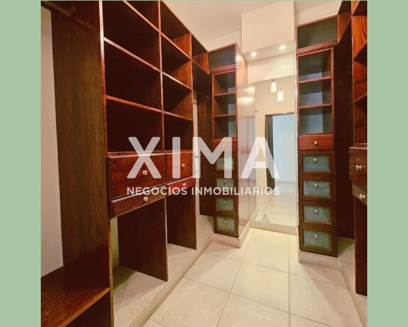 Casa en venta a metros de Avenida Belgrano 3