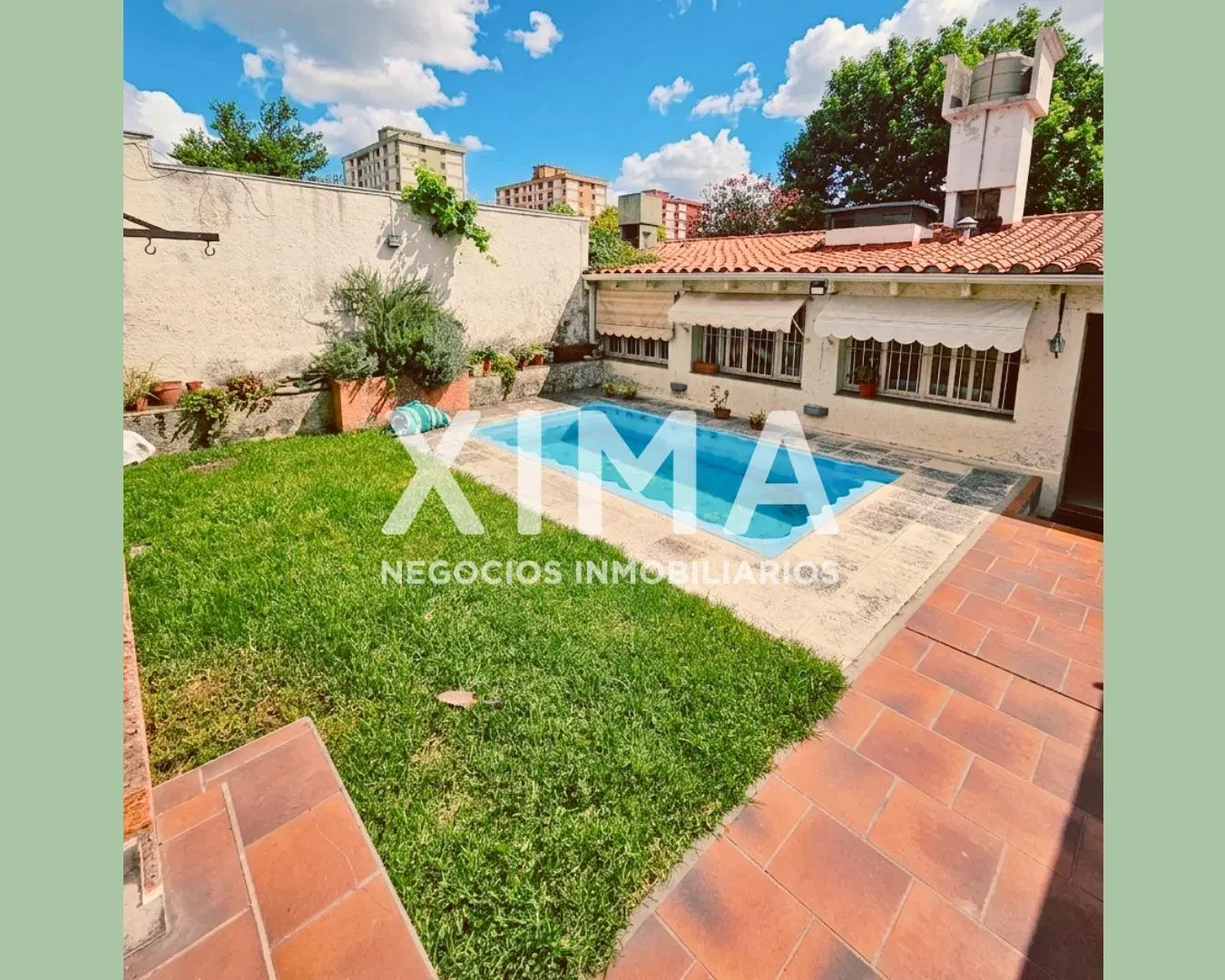 Casa en venta a metros de Avenida Belgrano 4