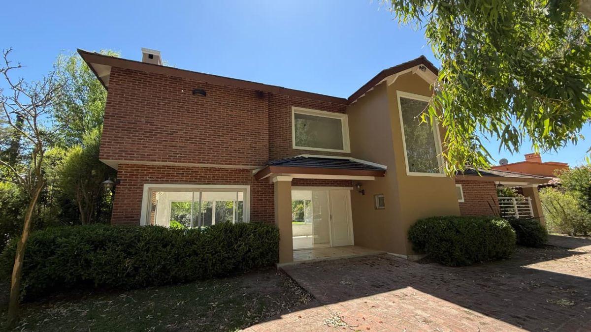 CASA DE 3 DORMITORIOS EN HARAS DEL SUR I