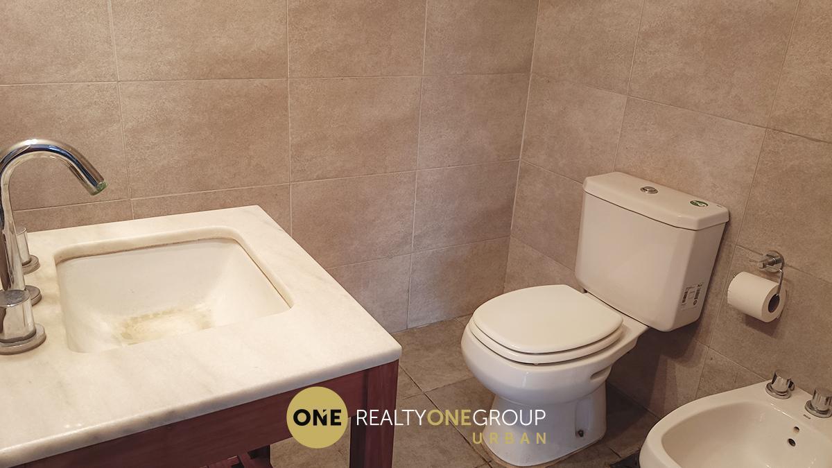 Foto de Casa - Venta - 2 Plantas - 2 Dormitorios - Cochera - Jardín - Los Hornos, imagen 4