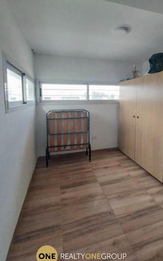 Foto de Casa - Venta - 2 Plantas - 2 Dormitorios - Cochera - Jardín - Los Hornos, imagen 3