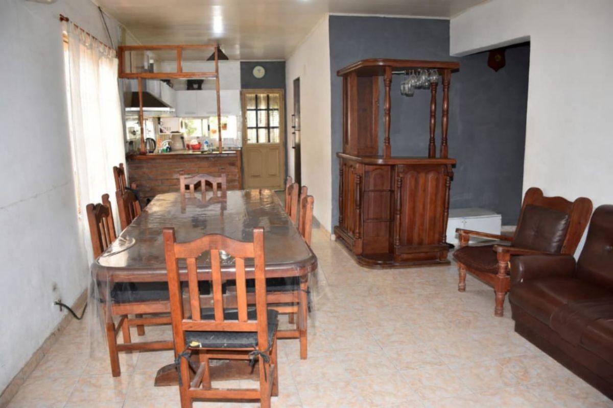 Foto de Casa con local en venta- Los Hornos, imagen 4