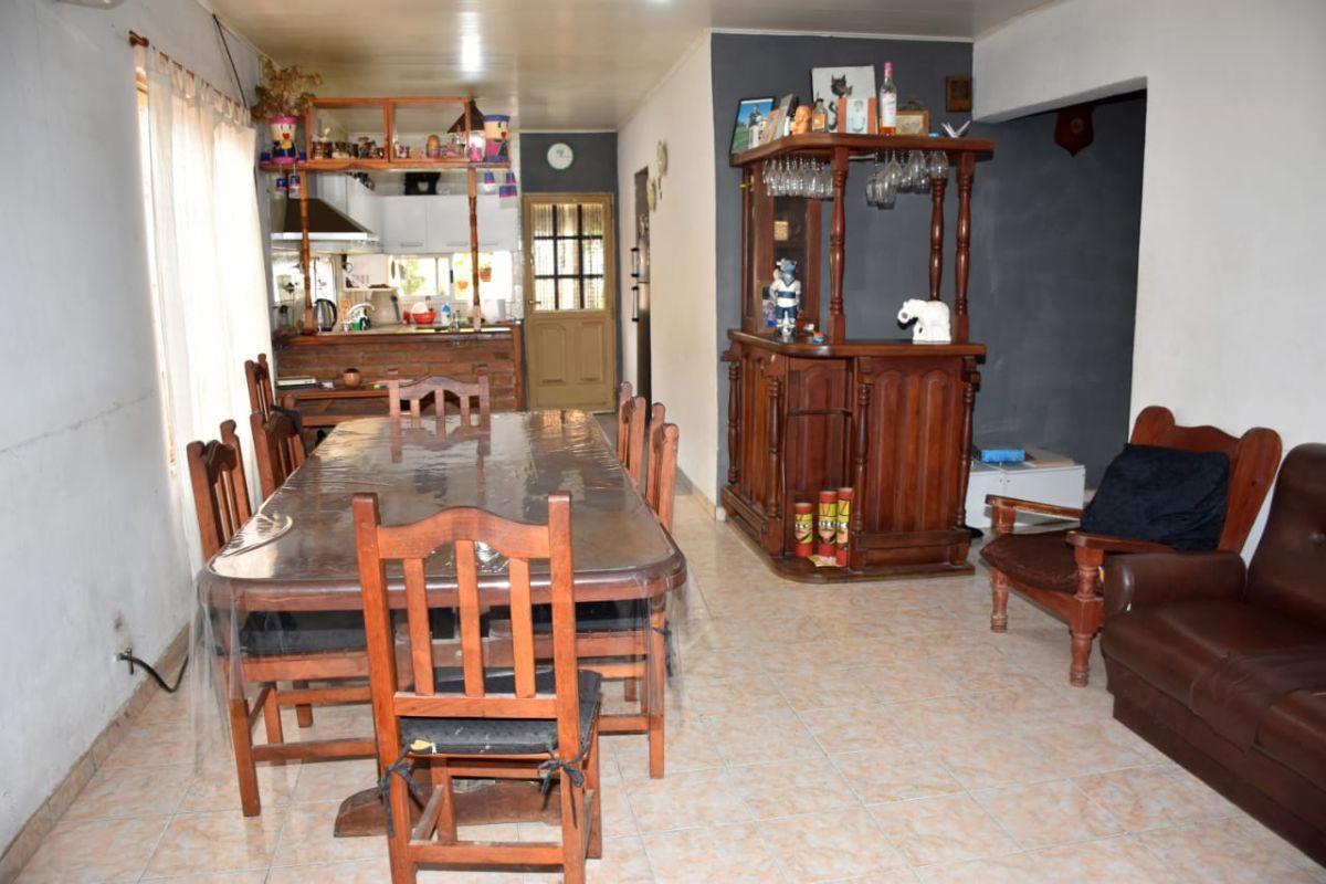 Foto de Casa con local en venta- Los Hornos, imagen 2