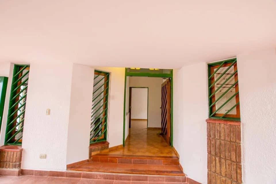 Foto de VENTA CASA 4 DORM - CERRO DE LAS ROSAS, imagen 1