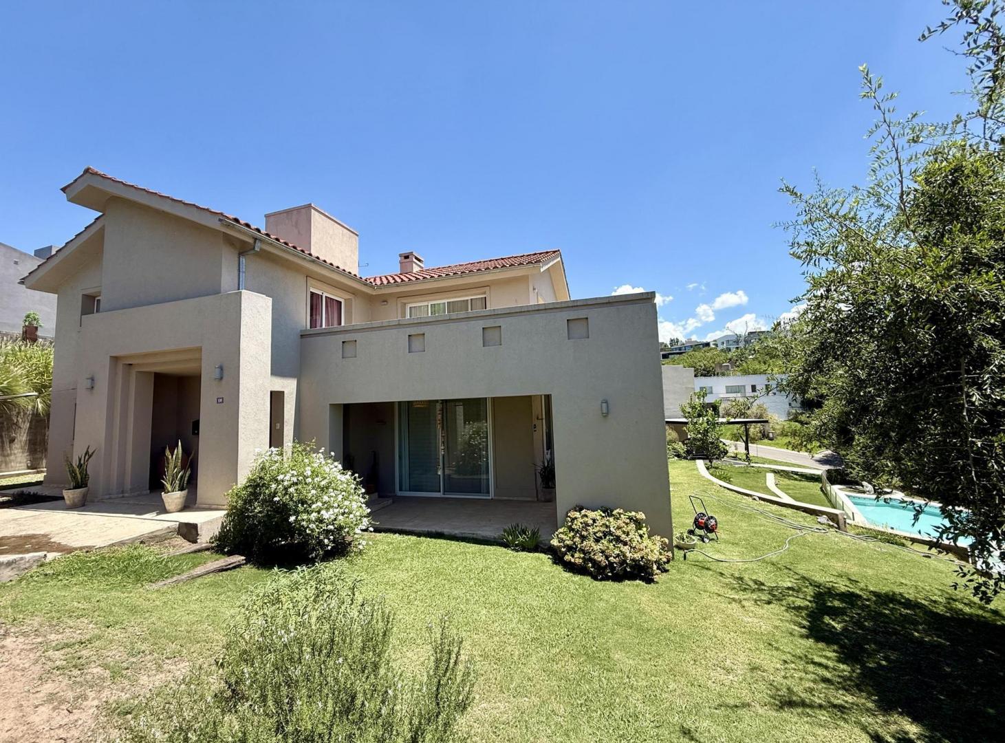 Venta Casa de 4 dormitorios en Country La Rufina