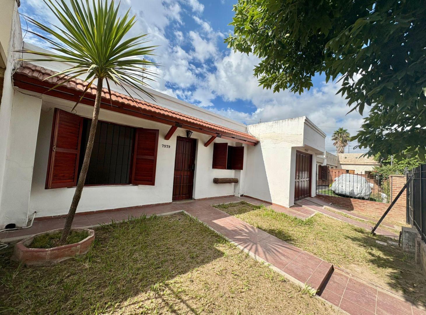 CASA EN VENTA 2 DORMITORIOS UNA SOLA PLANTA ARGUELLO CORDOBA APTO CREDITO