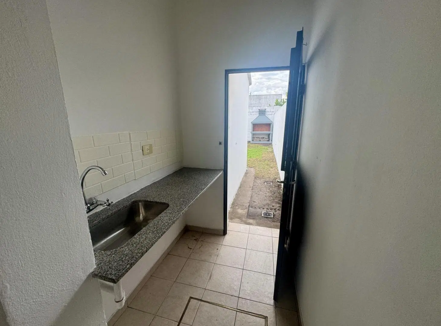 VENTA CASA 2 DORM BARRIO LAS PALMAS 4