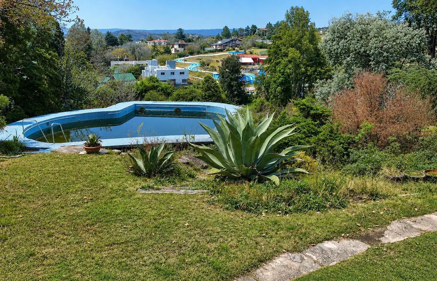 Venta Gran Terreno en Villa del Lago sobre ruta 3