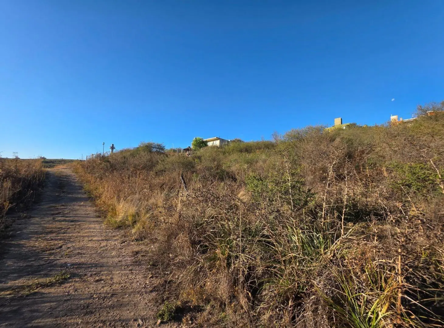 VENTA DE LOTE DE 884MTS2 EN BARRIO VISTAS DEL LAGO - CARLOS PAZ 2