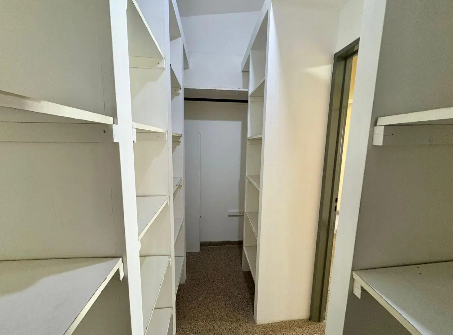 CASA EN VENTA 2 DORMITORIOS ARGUELLO CORDOBA UNA SOLA PLANTA 8