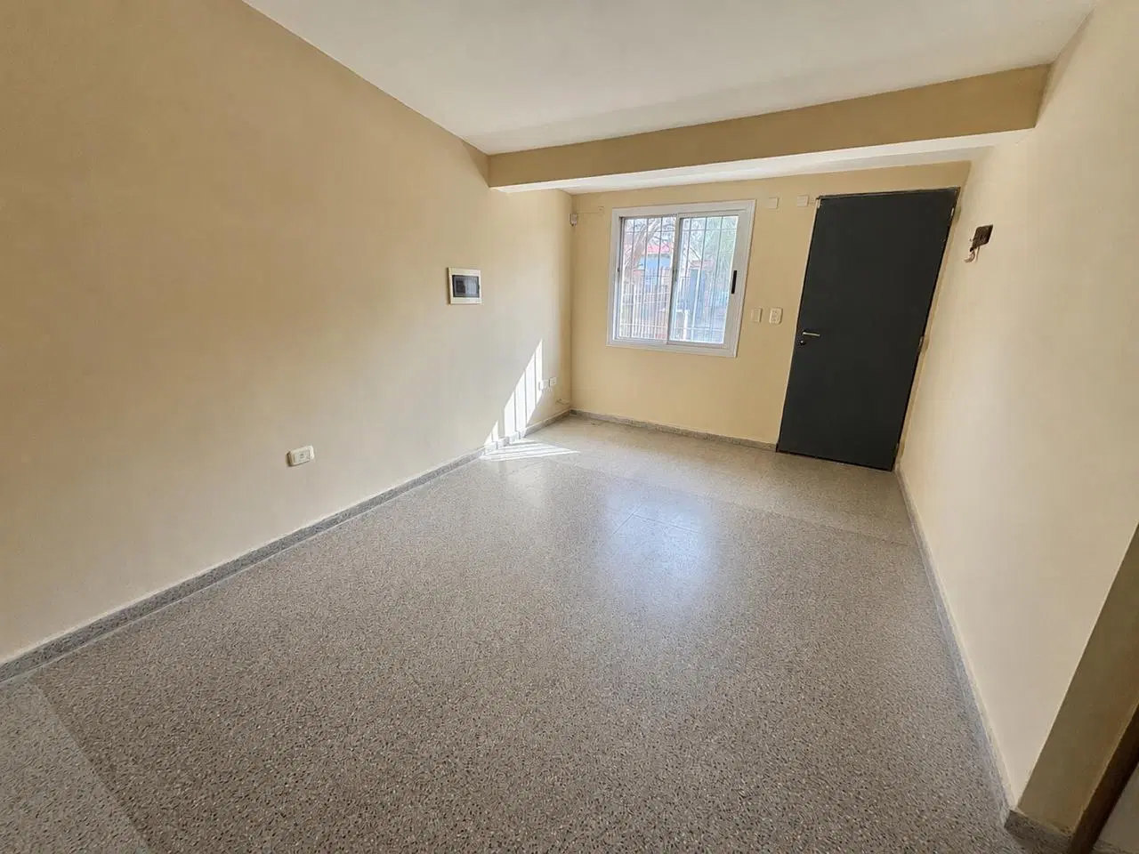 CASA EN VENTA 2 DORMITORIOS ARGUELLO CORDOBA UNA SOLA PLANTA 4