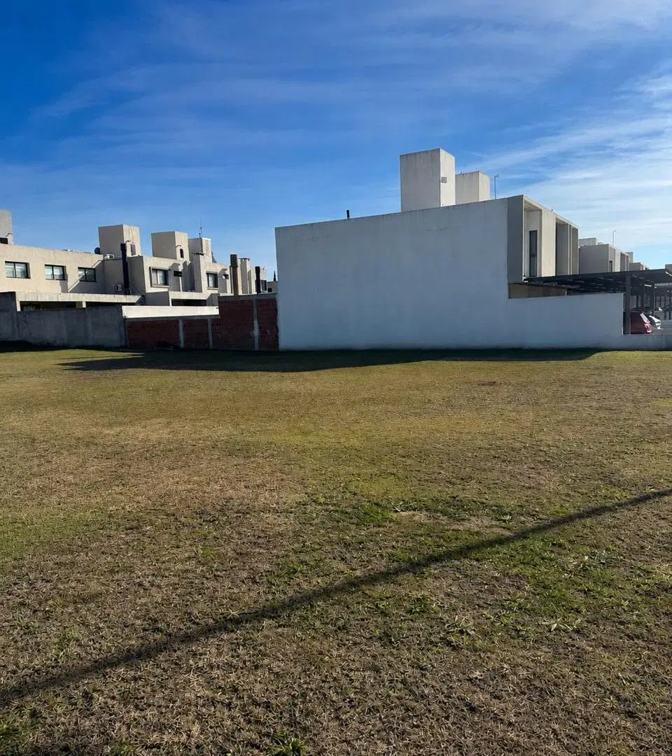 LOTE EN VENTA EN LA CALANDRIA 3