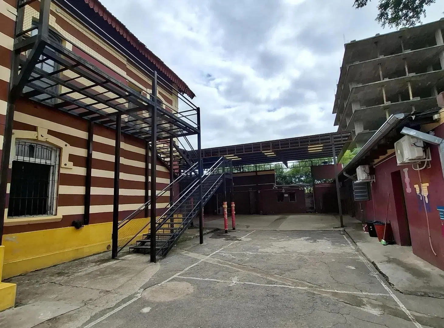 CASONA CON RENTA TERRENO PARA DESARROLLO 5