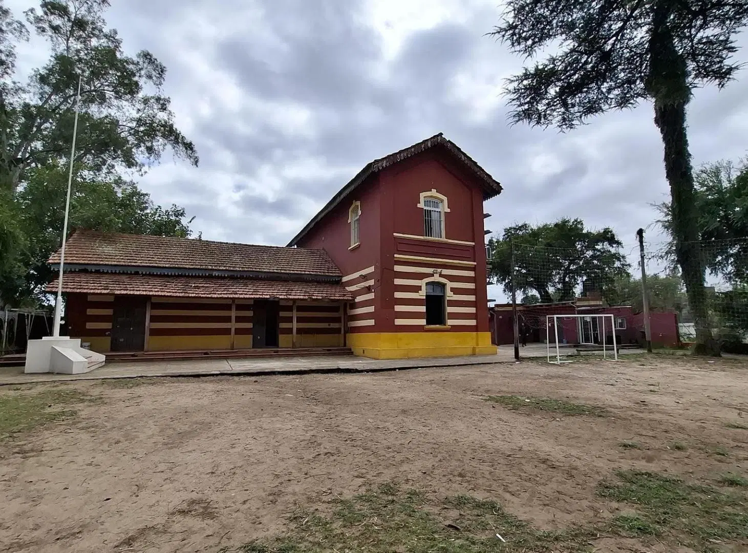 CASONA CON RENTA TERRENO PARA DESARROLLO 3