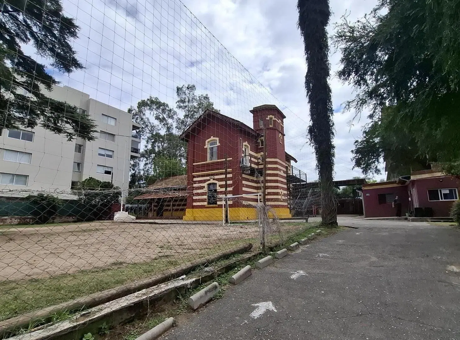 CASONA CON RENTA TERRENO PARA DESARROLLO 4