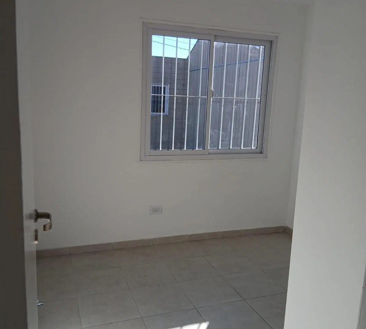 OPORTUNIDAD DE INVERSIÓN: Casa en Venta de 2 dorm con RENTA en B 20 de Junio 5