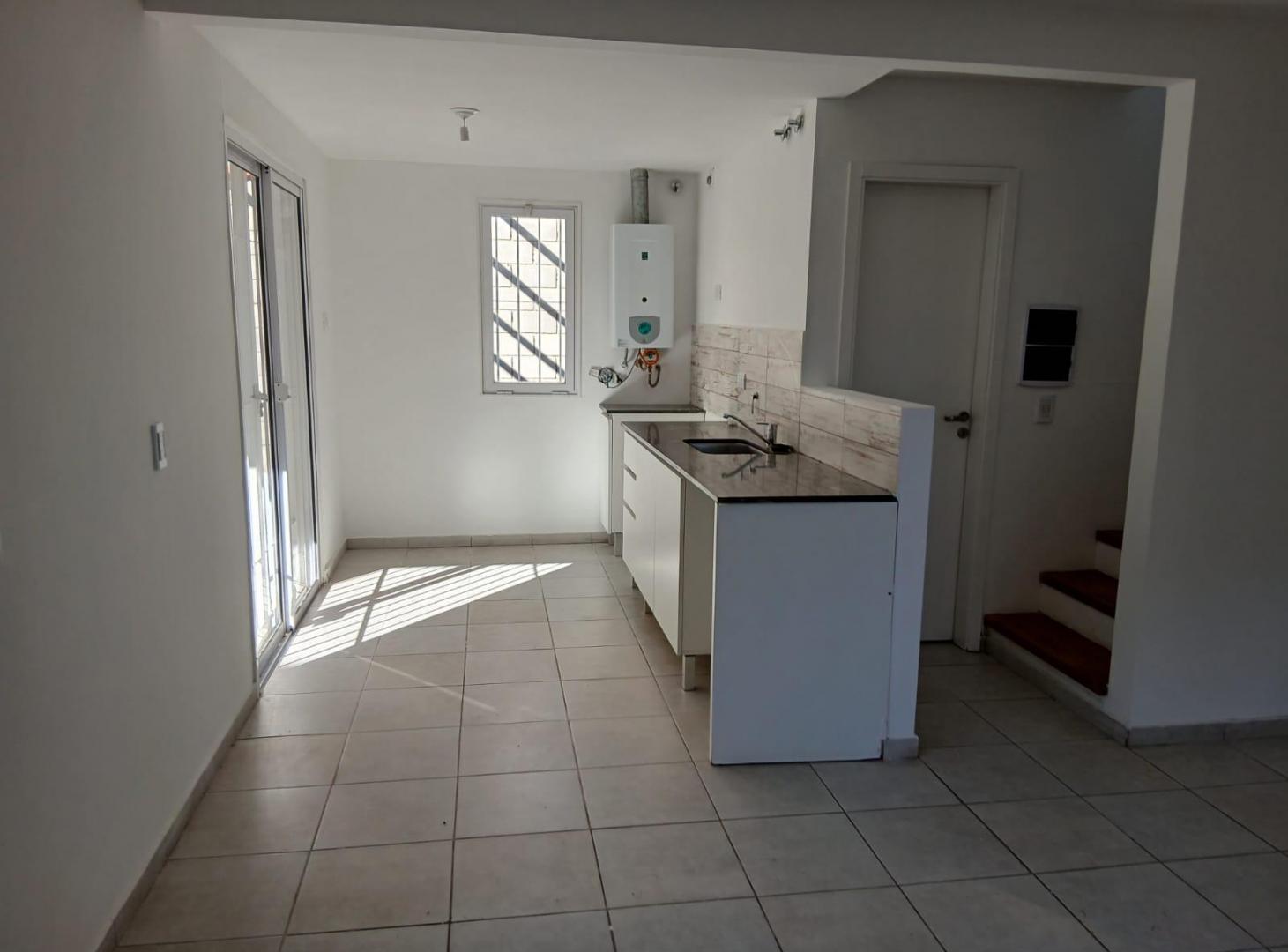 Foto de OPORTUNIDAD DE INVERSIÓN: Casa en Venta de 2 dorm con RENTA en B 20 de, imagen 4