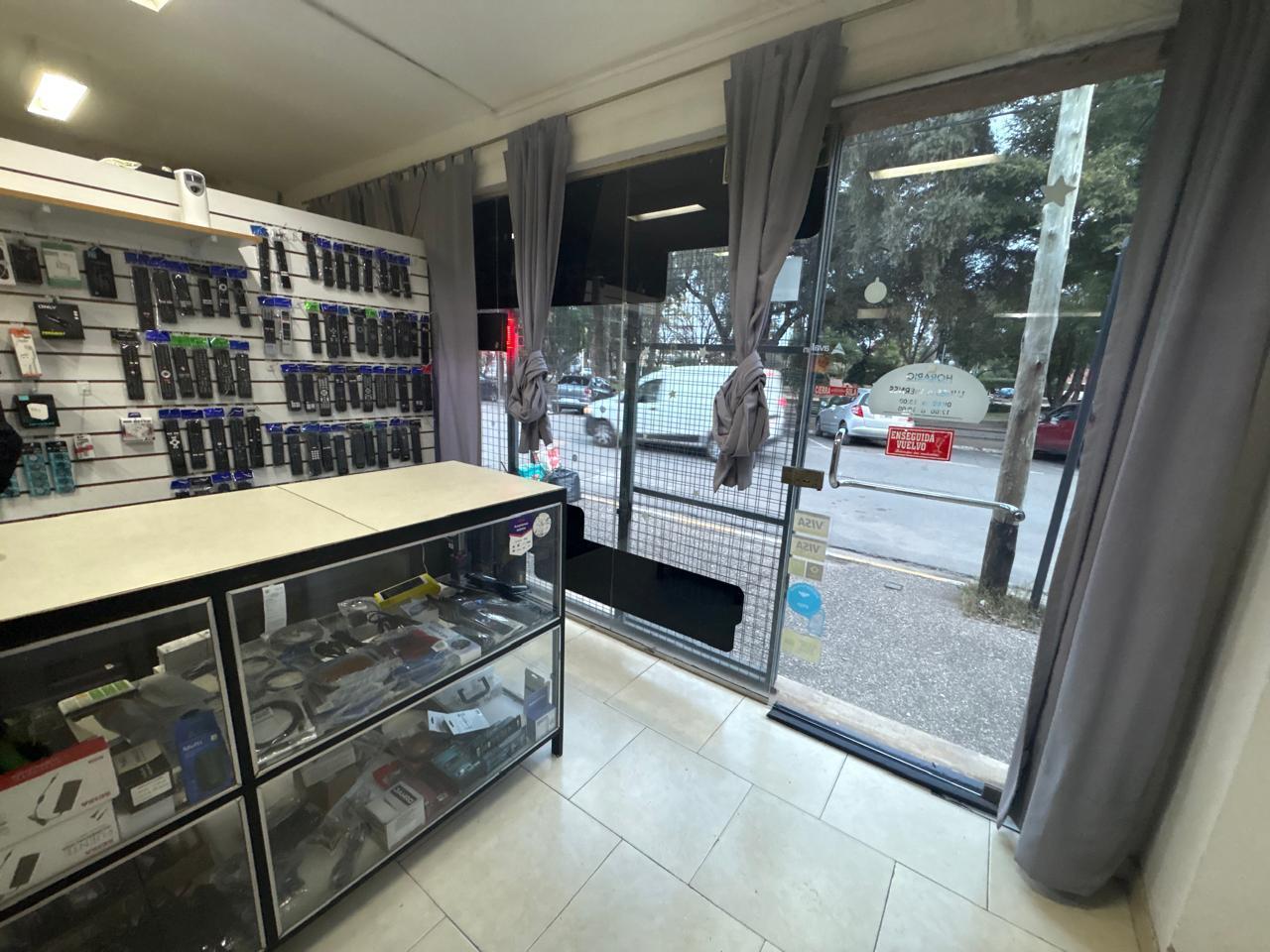 Foto de CASA DEPARTAMENTO LOCAL EN VENTA FRENTE A IGLESIA Y PLAZA DE VILLA ALLENDE CORDOBA, imagen 2